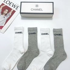 配包装 🌟【一盒4 双】 🌟Chanel 香奈儿 经典字母logo 超薄无骨中筒袜,纯棉 条纹小腿袜 堆堆袜 🌟ins 配包装 🌟【一盒4 双】 🌟Chanel 香奈儿 经典字母logo 超薄无骨中筒袜,纯棉 条纹小腿袜 堆堆袜 🌟ins