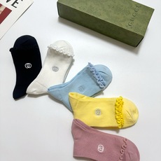 配包装 🌟【一盒5 双】 🌟Gucci 古琦 经典刺绣字母logo 纯棉中筒袜 ,ins超火爆小腿袜,纯棉面料,潮 配包装 🌟【一盒5 双】 🌟Gucci 古琦 经典刺绣字母logo 纯棉中筒袜 ,ins超火爆小腿袜,纯棉面料,潮