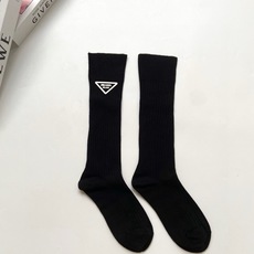配包装 🌟【一盒一双】 🌟Prada 普拉达 经典字母logo 纯棉 小腿袜 双针针织工艺. 🌟ins爆款!专柜在售in 配包装 🌟【一盒一双】 🌟Prada 普拉达 经典字母logo 纯棉 小腿袜 双针针织工艺. 🌟ins爆款!专柜在售in