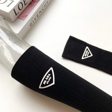 配包装 🌟【一盒一双】 🌟Prada 普拉达 经典字母logo 纯棉 小腿袜 双针针织工艺. 🌟ins爆款!专柜在售in 配包装 🌟【一盒一双】 🌟Prada 普拉达 经典字母logo 纯棉 小腿袜 双针针织工艺. 🌟ins爆款!专柜在售in