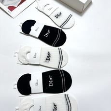配包装 🌟【一盒5双】 🌟Dior 迪奥 经典字母logo 纯棉船袜 ,ins超火爆条纹短袜,纯棉面料,潮人必备 配包装 🌟【一盒5双】 🌟Dior 迪奥 经典字母logo 纯棉船袜 ,ins超火爆条纹短袜,纯棉面料,潮人必备