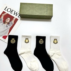 配包装 🌟【一盒4 双】 🌟Gucci 古琦 经典字母logo纯棉中筒袜 🌟ins爆款!专柜在售ing 🌟好看到爆炸 配包装 🌟【一盒4 双】 🌟Gucci 古琦 经典字母logo纯棉中筒袜 🌟ins爆款!专柜在售ing 🌟好看到爆炸