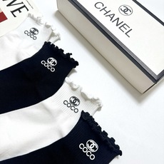 配包装 🌟【一盒4双】 🌟Chanel 香奈儿 经典字母logo 木耳边纯棉短筒袜经典纯色 🌟ins爆款!专柜在售ing 配包装 🌟【一盒4双】 🌟Chanel 香奈儿 经典字母logo 木耳边纯棉短筒袜经典纯色 🌟ins爆款!专柜在售ing