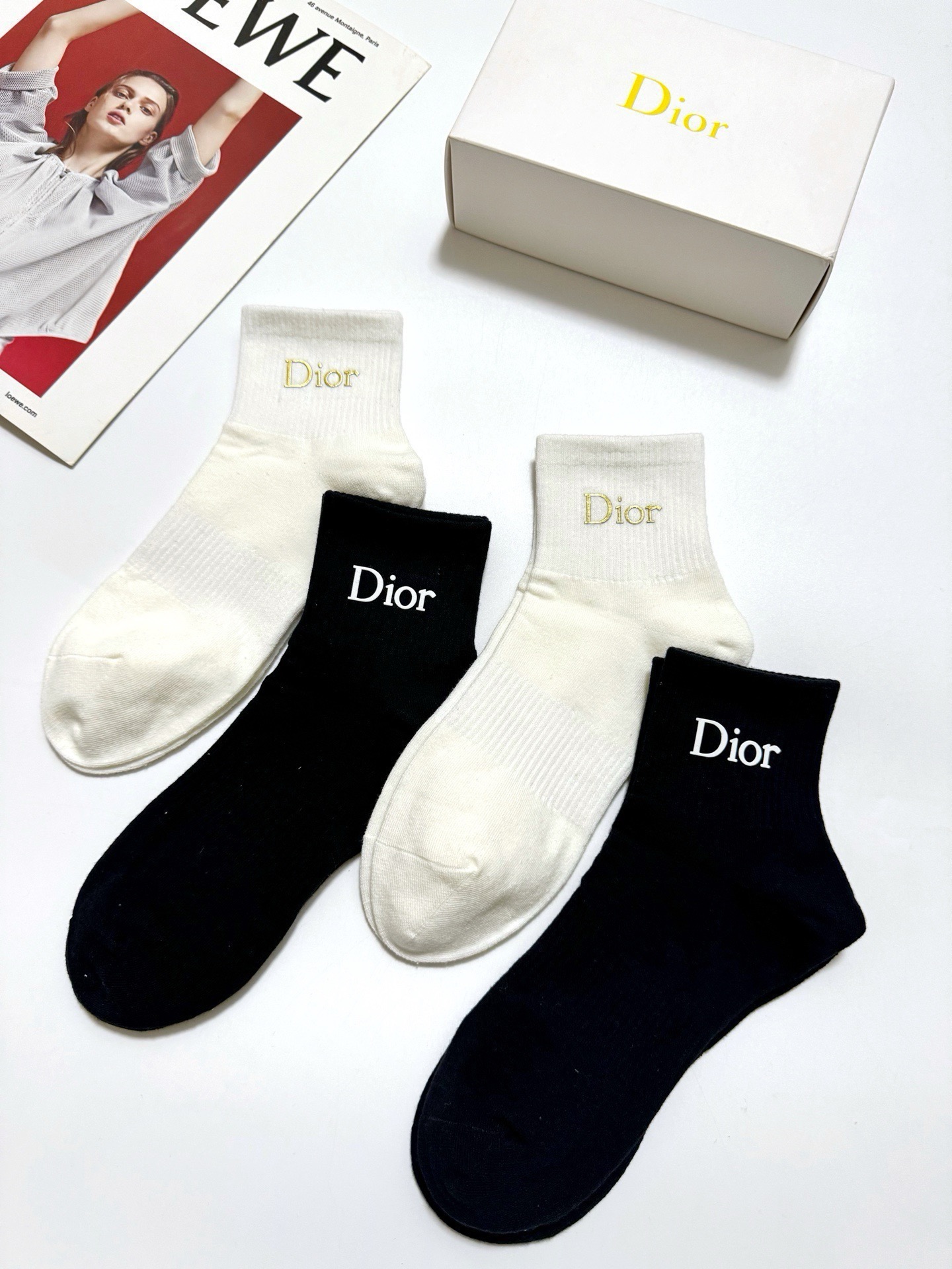 配包装 🌟【一盒4双】 🌟Dior 迪奥 经典字母logo 纯棉短筒袜 经典纯色短袜 🌟ins爆款！专柜在售ing 🌟原