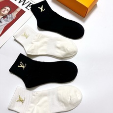 配包装 🌟【一盒4双】 🌟LV 路易威登 经典字母logo 纯棉中筒袜 经典纯色短袜 🌟ins爆款!专柜在售ing 🌟原 配包装 🌟【一盒4双】 🌟LV 路易威登 经典字母logo 纯棉中筒袜 经典纯色短袜 🌟ins爆款!专柜在售ing 🌟原