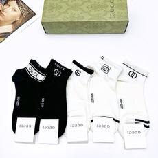 配包装 🌟【一盒5 双】 🌟Gucci 古琦 经典字母logo 双G 短袜 ,ins超火爆短袜,纯棉面料,潮人必备 配包装 🌟【一盒5 双】 🌟Gucci 古琦 经典字母logo 双G 短袜 ,ins超火爆短袜,纯棉面料,潮人必备