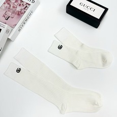 配包装 🌟【一盒2双】 🌟Gucci 古琦 经典字母logo ins超火爆小腿袜中筒袜,纯棉面料,潮人必备 ,经典个性 配包装 🌟【一盒2双】 🌟Gucci 古琦 经典字母logo ins超火爆小腿袜中筒袜,纯棉面料,潮人必备 ,经典个性