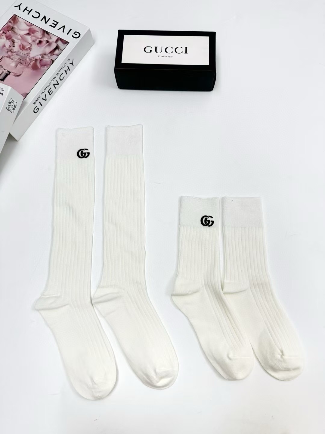 配包装 🌟【一盒2双】  🌟Gucci 古琦 经典字母logo ins超火爆小腿袜中筒袜，纯棉面料，潮人必备 ，经典个性