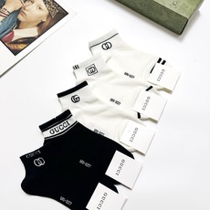 配包装 🌟【一盒5双】 🌟Gucci 古琦 经典字母logo 纯棉短袜 ,ins超火爆短袜,纯棉面料,潮人必备 配包装 🌟【一盒5双】 🌟Gucci 古琦 经典字母logo 纯棉短袜 ,ins超火爆短袜,纯棉面料,潮人必备