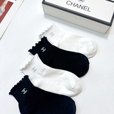 配包装 🌟【一盒4 双】 🌟Chanel 香奈儿 经典字母logo 透气纯棉花边短筒袜 ,ins超火爆红人同款,精美 配包装 🌟【一盒4 双】 🌟Chanel 香奈儿 经典字母logo 透气纯棉花边短筒袜 ,ins超火爆红人同款,精美