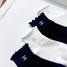 配包装 🌟【一盒4 双】 🌟Chanel 香奈儿 经典字母logo 透气纯棉花边短筒袜 ,ins超火爆红人同款,精美 配包装 🌟【一盒4 双】 🌟Chanel 香奈儿 经典字母logo 透气纯棉花边短筒袜 ,ins超火爆红人同款,精美