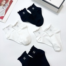 配包装 🌟【一盒4 双】 🌟Chanel 香奈儿 经典字母logo 透气纯棉花边短筒袜 ,ins超火爆红人同款,精美 配包装 🌟【一盒4 双】 🌟Chanel 香奈儿 经典字母logo 透气纯棉花边短筒袜 ,ins超火爆红人同款,精美