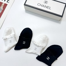 配包装 🌟【一盒4 双】 🌟Chanel 香奈儿 经典字母logo 透气纯棉花边短筒袜 ,ins超火爆红人同款,精美 配包装 🌟【一盒4 双】 🌟Chanel 香奈儿 经典字母logo 透气纯棉花边短筒袜 ,ins超火爆红人同款,精美
