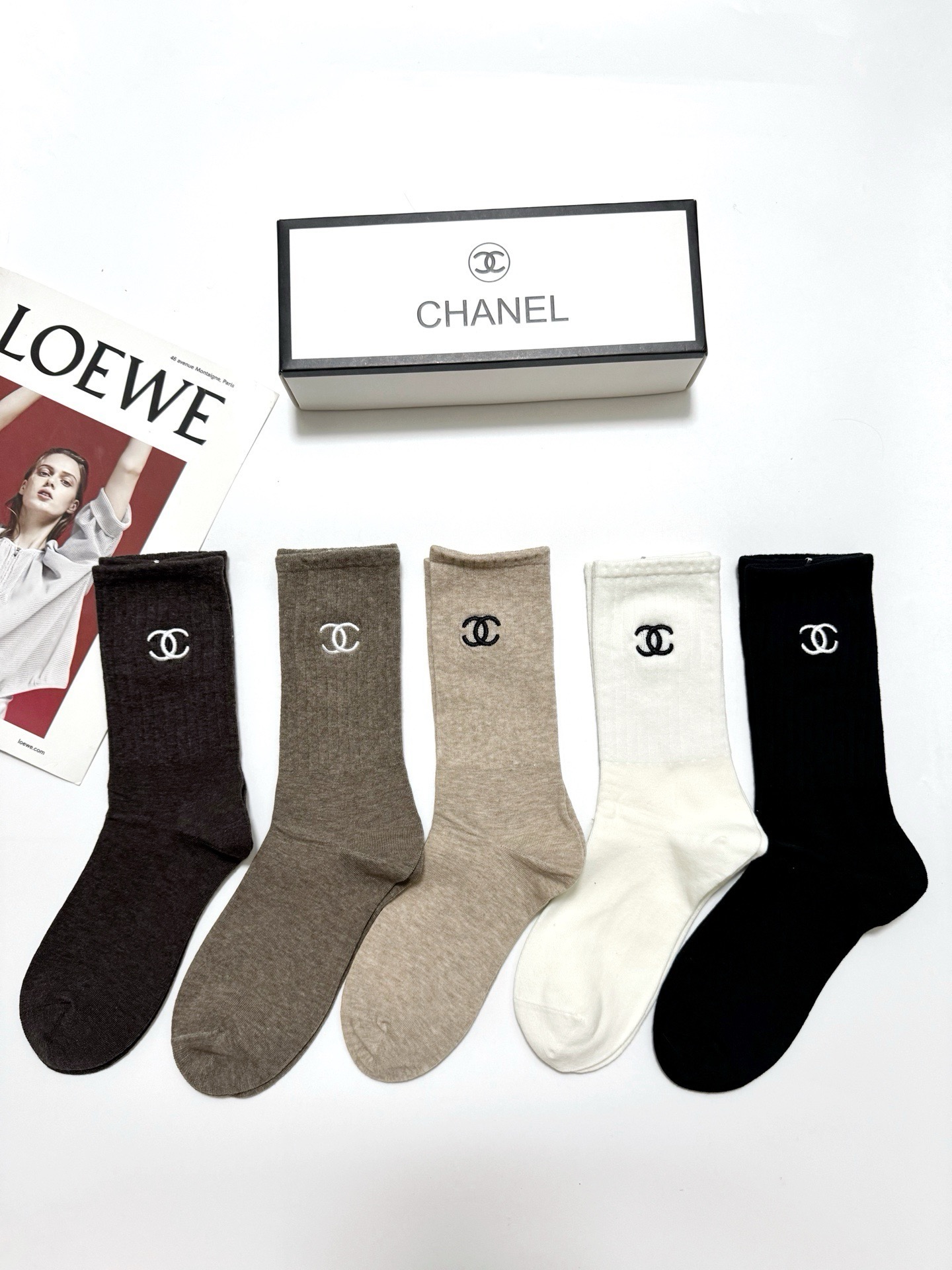 配包装 🌟【一盒5 双】  🌟Chanel 香奈儿 经典刺绣字母logo 纯棉中筒袜   ，ins超火爆小腿袜，纯棉面料