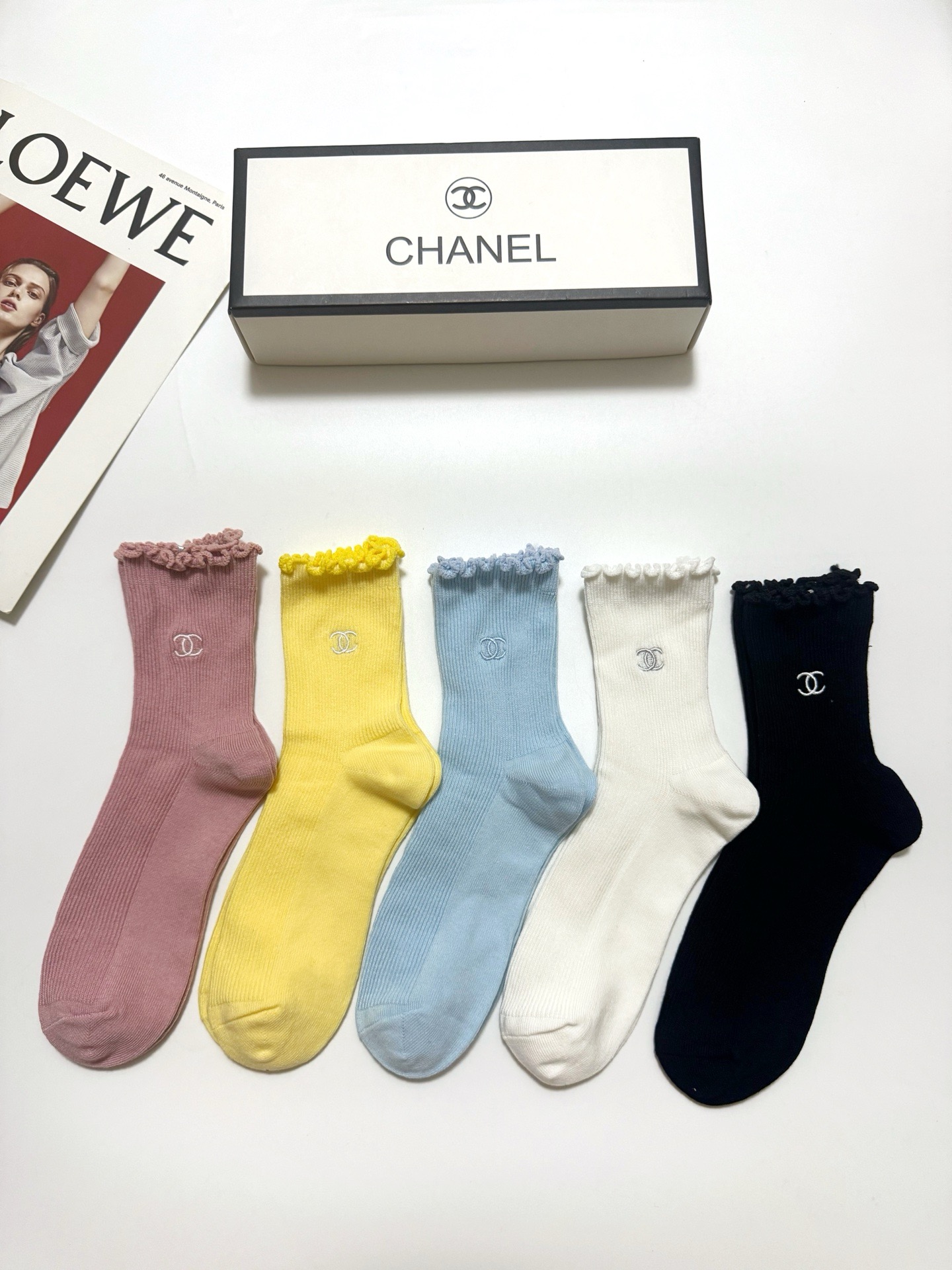 配包装 🌟【一盒5 双】  🌟 Chanel 香奈儿 经典刺绣字母logo 纯棉中筒袜   ，ins超火爆小腿袜，纯棉面