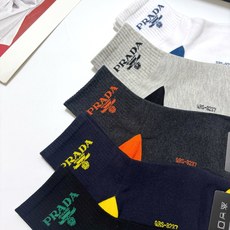 配包装 🌟【一盒5 双】男士福利款 🌟Prada 普拉达 字母logo纯棉中筒袜 🌟重工装饰个性时尚 🌟ins爆款! 配包装 🌟【一盒5 双】男士福利款 🌟Prada 普拉达 字母logo纯棉中筒袜 🌟重工装饰个性时尚 🌟ins爆款!