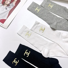 配包装 🌟【一盒3 双】 🌟Chanel 香奈儿 经典字母logo 超薄透气中筒袜 ,ins超火爆空调袜,潮人必备 , 配包装 🌟【一盒3 双】 🌟Chanel 香奈儿 经典字母logo 超薄透气中筒袜 ,ins超火爆空调袜,潮人必备 ,