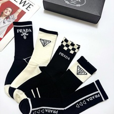 配包装 🌟【一盒5 双】 🌟Prada 普拉达 字母logo纯棉中筒袜 🌟重工装饰个性时尚 🌟ins爆款!专柜在售i 配包装 🌟【一盒5 双】 🌟Prada 普拉达 字母logo纯棉中筒袜 🌟重工装饰个性时尚 🌟ins爆款!专柜在售i