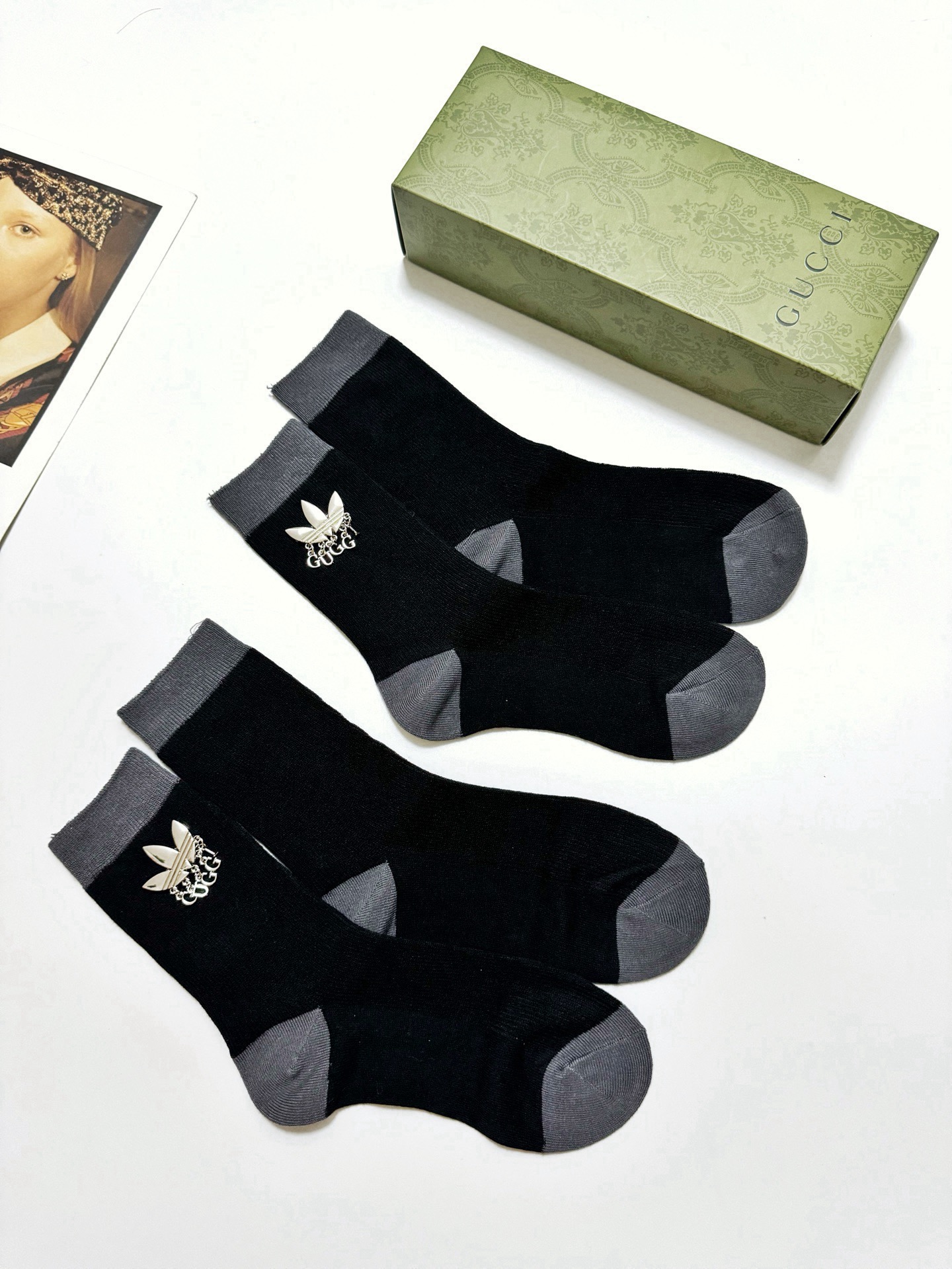 配包装 🌟【一盒2 双】 🌟Gucci 古琦 经典字母logo 纯棉中筒袜 ,ins超火爆短袜,纯棉面料,潮人必 配包装 🌟【一盒2 双】 🌟Gucci 古琦 经典字母logo 纯棉中筒袜 ,ins超火爆短袜,纯棉面料,潮人必