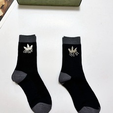 配包装 🌟【一盒2 双】 🌟Gucci 古琦 经典字母logo 纯棉中筒袜 ,ins超火爆短袜,纯棉面料,潮人必 配包装 🌟【一盒2 双】 🌟Gucci 古琦 经典字母logo 纯棉中筒袜 ,ins超火爆短袜,纯棉面料,潮人必