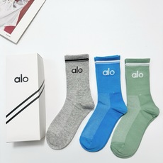 配包装 🌟【一盒3双】 🌟 alo 经典字母logo 纯棉中筒袜 ,ins超火爆小腿短袜,纯棉面料,潮人必备 ,经 配包装 🌟【一盒3双】 🌟 alo 经典字母logo 纯棉中筒袜 ,ins超火爆小腿短袜,纯棉面料,潮人必备 ,经