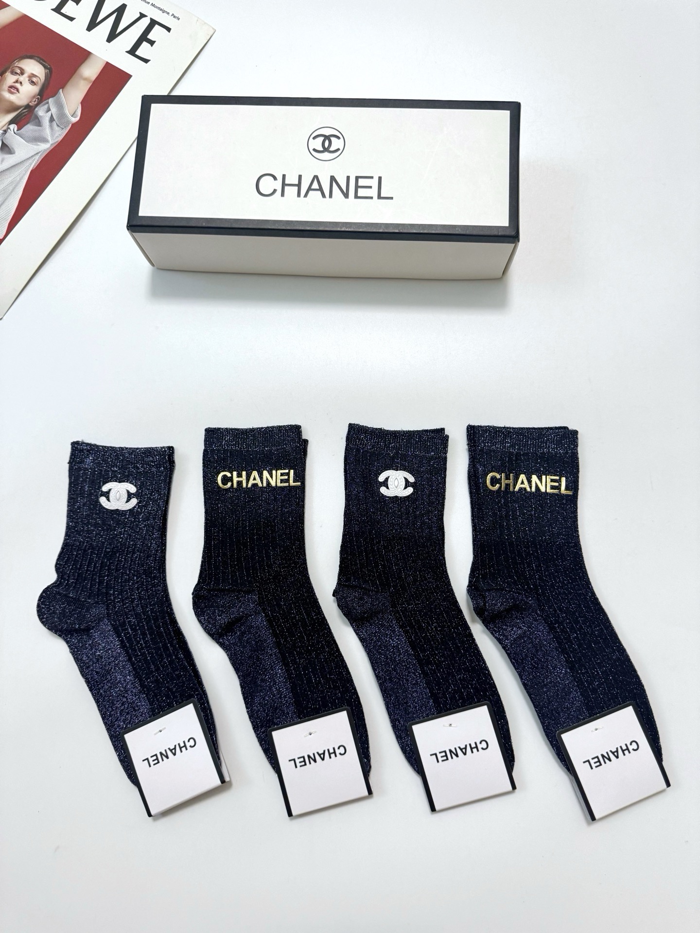配包装 🌟【一盒4双】 🌟 Chanel 香奈儿 经典字母logo金银丝混纺中筒袜   🌟经典配色个性时尚 🌟ins爆款