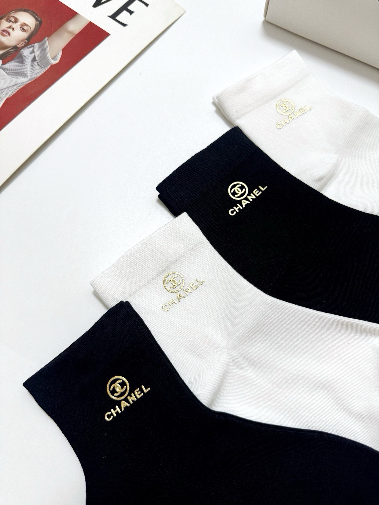 配包装 🌟【一盒5双】  🌟Chanel 香奈儿 经典字母logo 纯棉短筒袜   ，ins火爆纯色设计，潮人必备 ，个