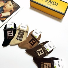 配包装 🌟【一盒5 双】 🌟Fendi 芬迪 经典字母 logo短袜 !纯棉面料软糯亲肤! 🌟ins爆款!专柜在售in 配包装 🌟【一盒5 双】 🌟Fendi 芬迪 经典字母 logo短袜 !纯棉面料软糯亲肤! 🌟ins爆款!专柜在售in