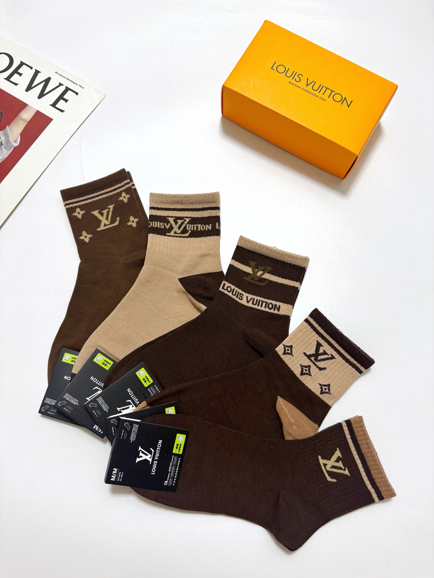 配包装 🌟【一盒5 双】 🌟LV 路易威登 经典字母 logo短袜 !纯棉面料软糯亲肤! 🌟ins爆款!专柜在售ing 配包装 🌟【一盒5 双】 🌟LV 路易威登 经典字母 logo短袜 !纯棉面料软糯亲肤! 🌟ins爆款!专柜在售ing