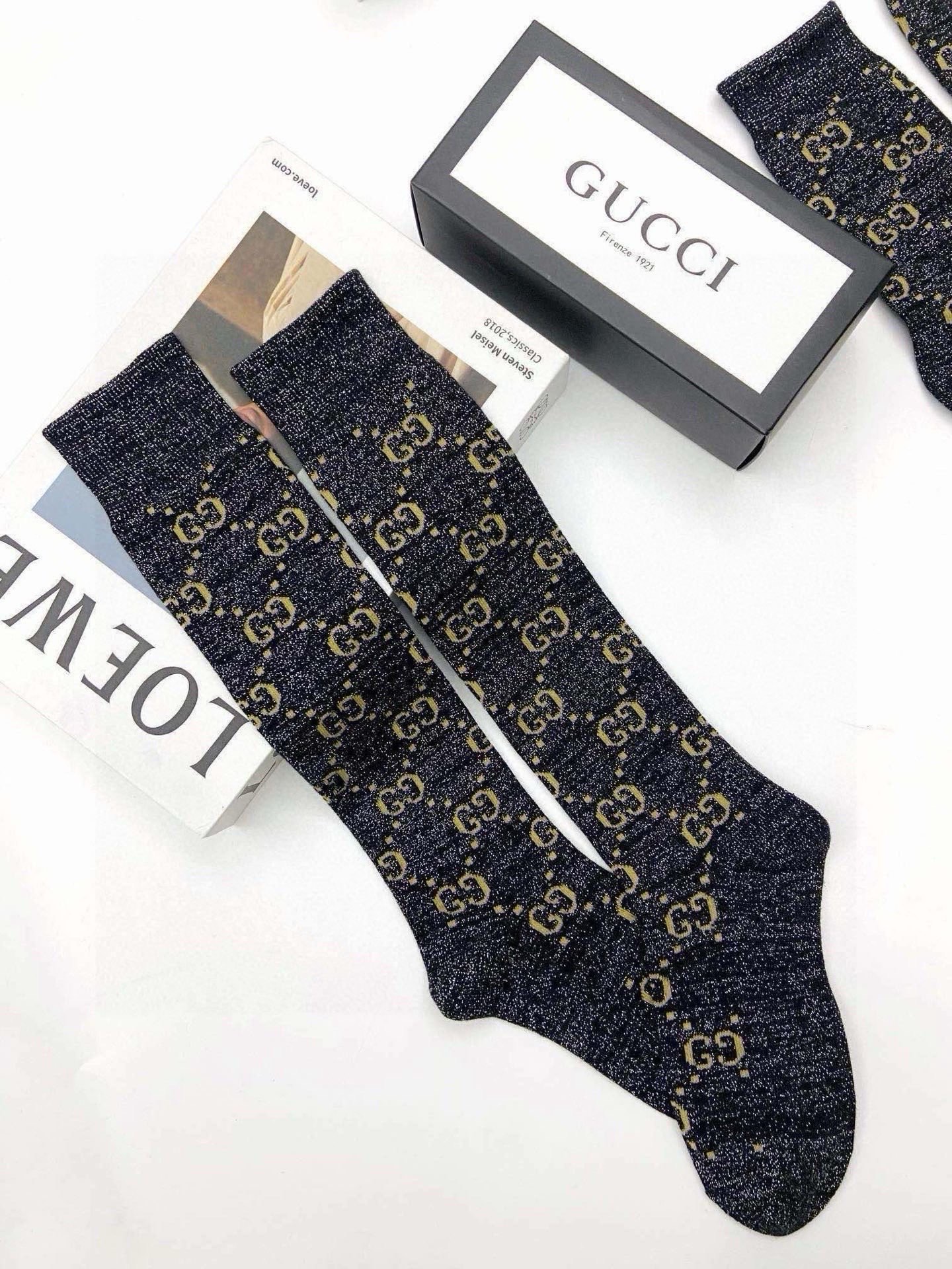 配包装 🌟【一盒2 双】 🌟Gucci 古奇 爆款金银丝长筒袜 中筒袜，超级火爆小腿袜🔥双针针织混纺金银丝材质，超完美结