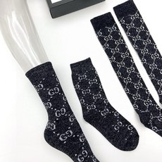 配包装 🌟【一盒2 双】 🌟Gucci 古奇 爆款金银丝长筒袜 中筒袜,超级火爆小腿袜🔥双针针织混纺金银丝材质,超完美结 配包装 🌟【一盒2 双】 🌟Gucci 古奇 爆款金银丝长筒袜 中筒袜,超级火爆小腿袜🔥双针针织混纺金银丝材质,超完美结