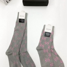 配包装 🌟【一盒2 双】 🌟Gucci 古奇 爆款金银丝长筒袜 中筒袜,超级火爆小腿袜🔥双针针织混纺金银丝材质,超完美结 配包装 🌟【一盒2 双】 🌟Gucci 古奇 爆款金银丝长筒袜 中筒袜,超级火爆小腿袜🔥双针针织混纺金银丝材质,超完美结