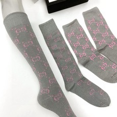 配包装 🌟【一盒2 双】 🌟Gucci 古奇 爆款金银丝长筒袜 中筒袜,超级火爆小腿袜🔥双针针织混纺金银丝材质,超完美结 配包装 🌟【一盒2 双】 🌟Gucci 古奇 爆款金银丝长筒袜 中筒袜,超级火爆小腿袜🔥双针针织混纺金银丝材质,超完美结