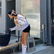 配包装 🌟【一盒一双】 🌟Chanel 香奈儿 经典双C字母logo纯棉长筒袜 小腿袜 🌟ins爆款!专柜在售ing 配包装 🌟【一盒一双】 🌟Chanel 香奈儿 经典双C字母logo纯棉长筒袜 小腿袜 🌟ins爆款!专柜在售ing