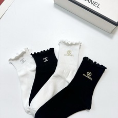 配包装 🌟【一盒4 双】 🌟Chanel 香奈儿 经典字母logo 透气纯棉花边短筒袜 ,ins超火爆红人同款,精美 配包装 🌟【一盒4 双】 🌟Chanel 香奈儿 经典字母logo 透气纯棉花边短筒袜 ,ins超火爆红人同款,精美