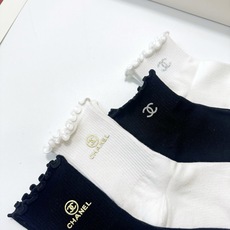配包装 🌟【一盒4 双】 🌟Chanel 香奈儿 经典字母logo 透气纯棉花边短筒袜 ,ins超火爆红人同款,精美 配包装 🌟【一盒4 双】 🌟Chanel 香奈儿 经典字母logo 透气纯棉花边短筒袜 ,ins超火爆红人同款,精美