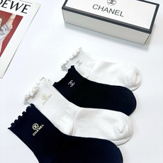 配包装 🌟【一盒4 双】 🌟Chanel 香奈儿 经典字母logo 透气纯棉花边短筒袜 ,ins超火爆红人同款,精美 配包装 🌟【一盒4 双】 🌟Chanel 香奈儿 经典字母logo 透气纯棉花边短筒袜 ,ins超火爆红人同款,精美
