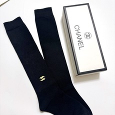 配包装 🌟【一盒一双】 🌟Chanel 香奈儿 经典双C字母logo纯棉长筒袜 小腿袜 🌟ins爆款!专柜在售ing 配包装 🌟【一盒一双】 🌟Chanel 香奈儿 经典双C字母logo纯棉长筒袜 小腿袜 🌟ins爆款!专柜在售ing