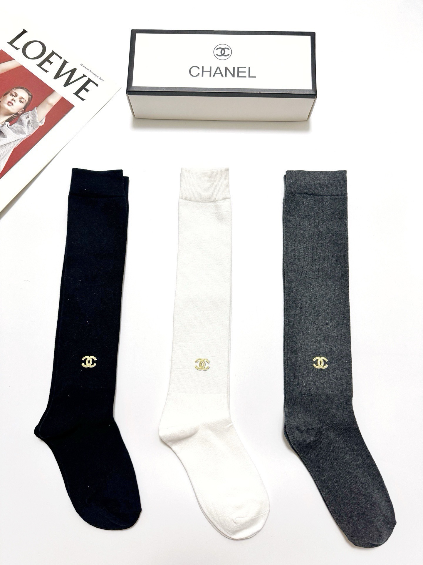 配包装 🌟【一盒一双】 🌟Chanel 香奈儿 经典双C字母logo纯棉长筒袜 小腿袜 🌟ins爆款!专柜在售ing 配包装 🌟【一盒一双】 🌟Chanel 香奈儿 经典双C字母logo纯棉长筒袜 小腿袜 🌟ins爆款!专柜在售ing