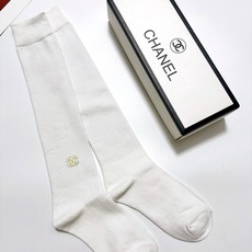 配包装 🌟【一盒一双】 🌟Chanel 香奈儿 经典双C字母logo纯棉长筒袜 小腿袜 🌟ins爆款!专柜在售ing 配包装 🌟【一盒一双】 🌟Chanel 香奈儿 经典双C字母logo纯棉长筒袜 小腿袜 🌟ins爆款!专柜在售ing