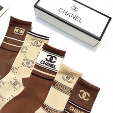 配包装 🌟【一盒5 双】 🌟Chanel香奈儿 经典字母logo ins超火爆中筒袜,纯棉面料,潮人必备 ,经典配色 配包装 🌟【一盒5 双】 🌟Chanel香奈儿 经典字母logo ins超火爆中筒袜,纯棉面料,潮人必备 ,经典配色