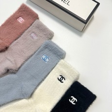 配包装 🌟【一盒5 双】 🌟Chanel香奈儿 欧美大牌 经典字母 logo 水貂绒短筒袜 !超级软糯亲肤! 🌟ins 配包装 🌟【一盒5 双】 🌟Chanel香奈儿 欧美大牌 经典字母 logo 水貂绒短筒袜 !超级软糯亲肤! 🌟ins