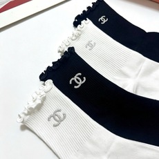 配包装 🌟【一盒4双】 🌟Chanel 香奈儿 经典字母logo 木耳边纯棉中筒袜 经典纯色 🌟ins爆款!专柜在售in 配包装 🌟【一盒4双】 🌟Chanel 香奈儿 经典字母logo 木耳边纯棉中筒袜 经典纯色 🌟ins爆款!专柜在售in