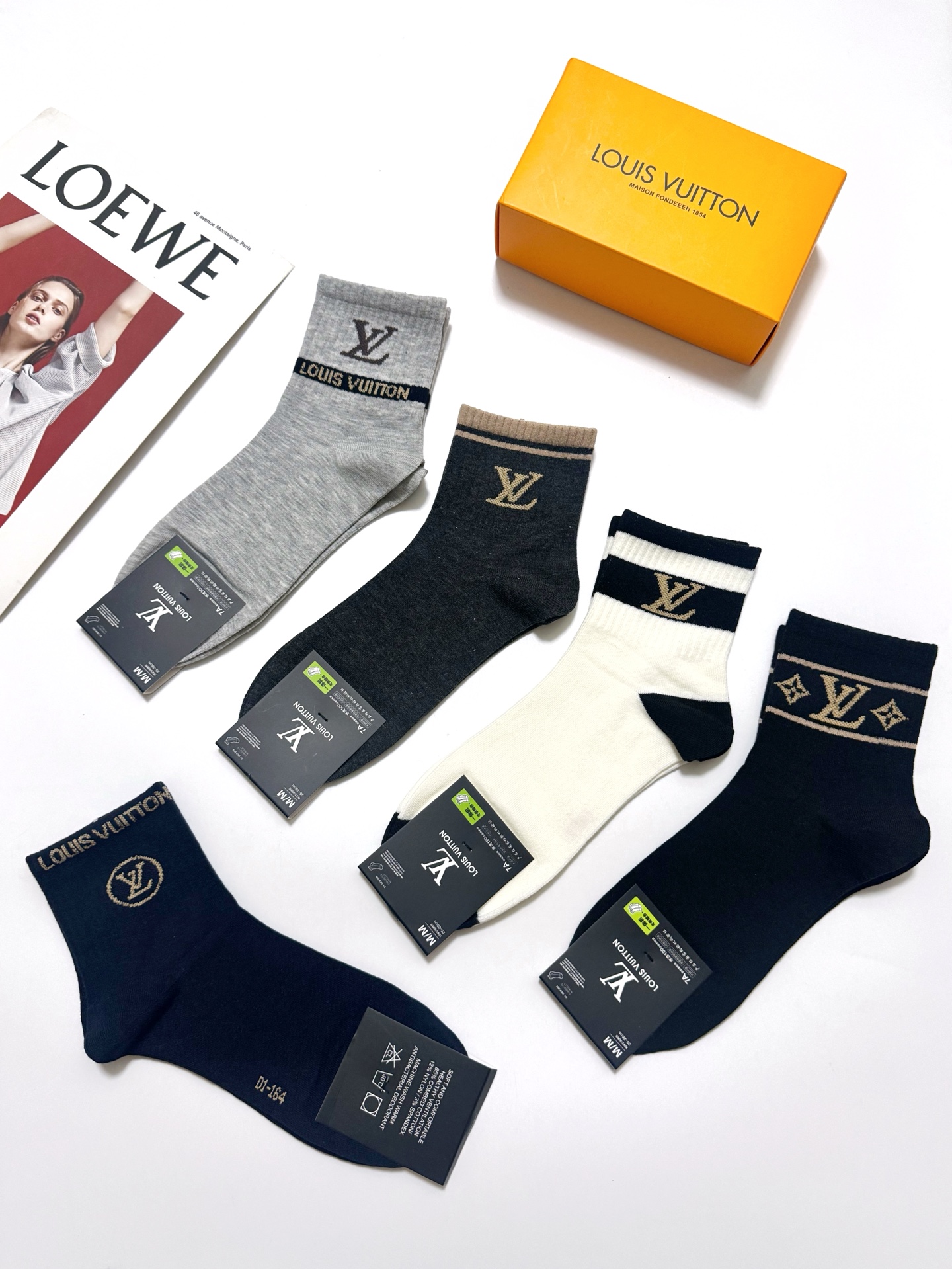 配包装 🌟【一盒5 双】 🌟LV 路易威登 经典字母 logo短袜  ！纯棉面料软糯亲肤！ 🌟ins爆款！专柜在售ing