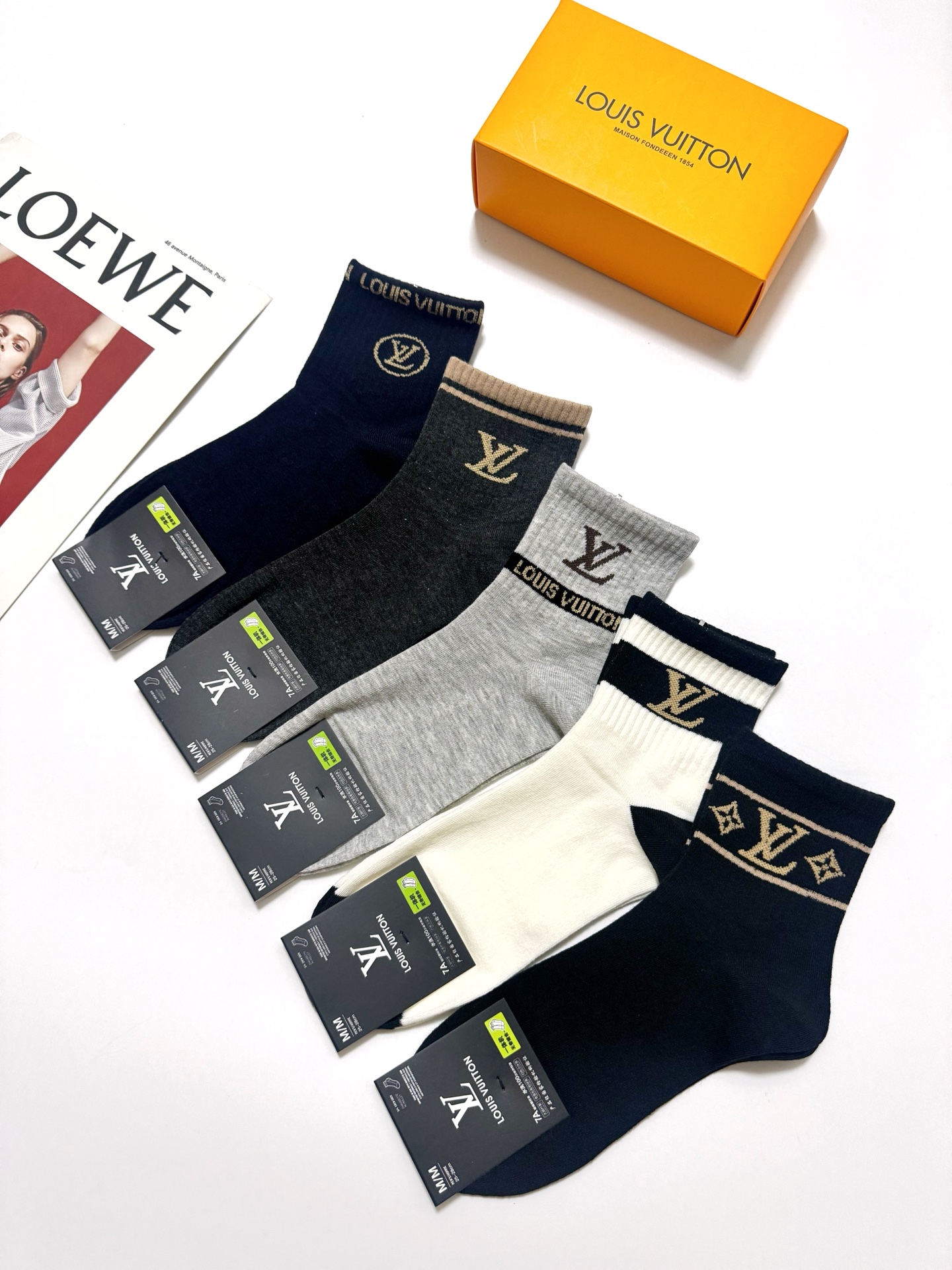 配包装 🌟【一盒5 双】 🌟LV 路易威登 经典字母 logo短袜  ！纯棉面料软糯亲肤！ 🌟ins爆款！专柜在售ing
