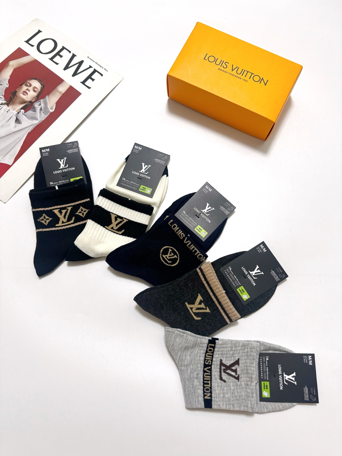 配包装 🌟【一盒5 双】 🌟LV 路易威登 经典字母 logo短袜  ！纯棉面料软糯亲肤！ 🌟ins爆款！专柜在售ing