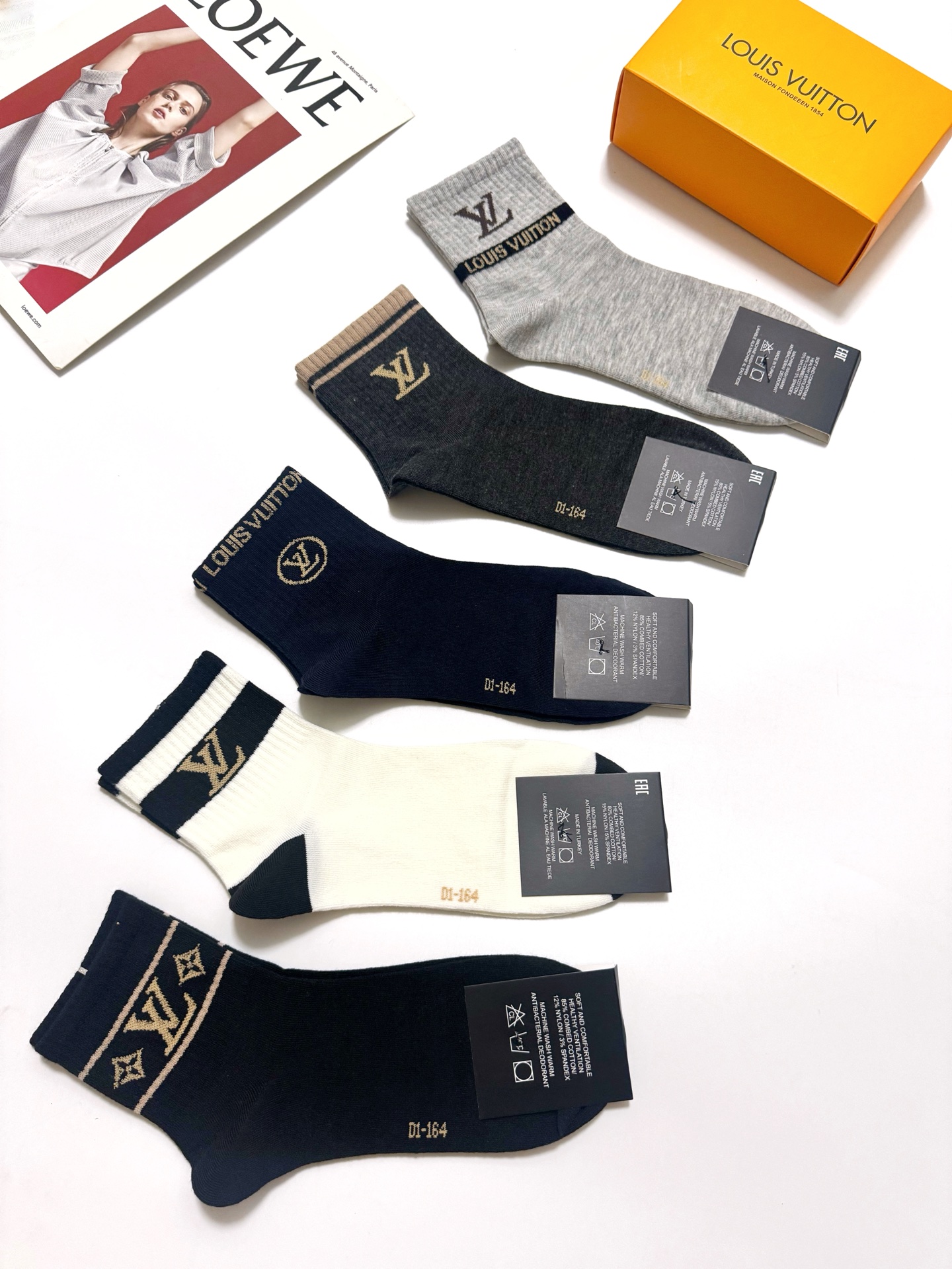 配包装 🌟【一盒5 双】 🌟LV 路易威登 经典字母 logo短袜  ！纯棉面料软糯亲肤！ 🌟ins爆款！专柜在售ing