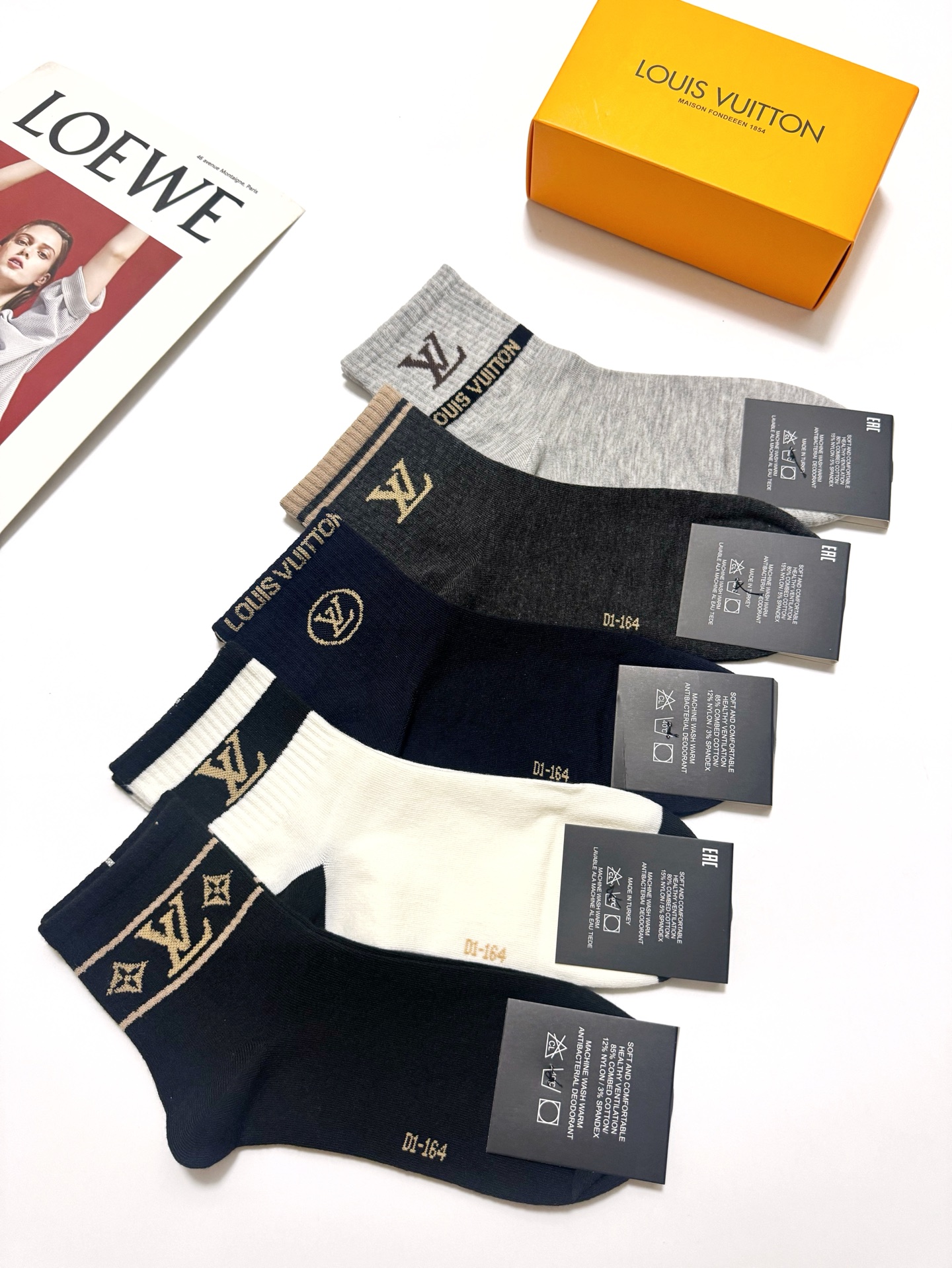 配包装 🌟【一盒5 双】 🌟LV 路易威登 经典字母 logo短袜  ！纯棉面料软糯亲肤！ 🌟ins爆款！专柜在售ing