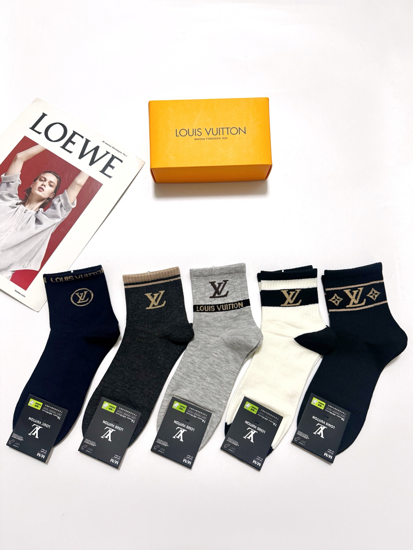 配包装 🌟【一盒5 双】 🌟LV 路易威登 经典字母 logo短袜  ！纯棉面料软糯亲肤！ 🌟ins爆款！专柜在售ing