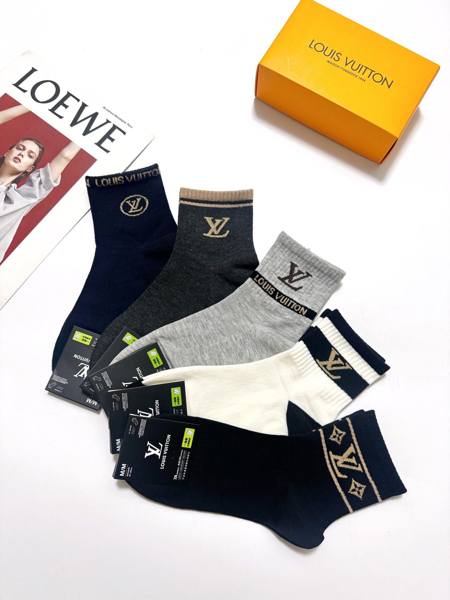 配包装 🌟【一盒5 双】 🌟LV 路易威登 经典字母 logo短袜  ！纯棉面料软糯亲肤！ 🌟ins爆款！专柜在售ing